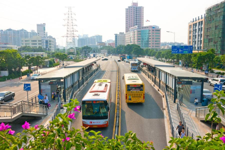 Hệ thống giao thông hiện đại, thuận tiện giúp du khách dễ dàng khám phá mọi ngóc ngách của Quảng Đông