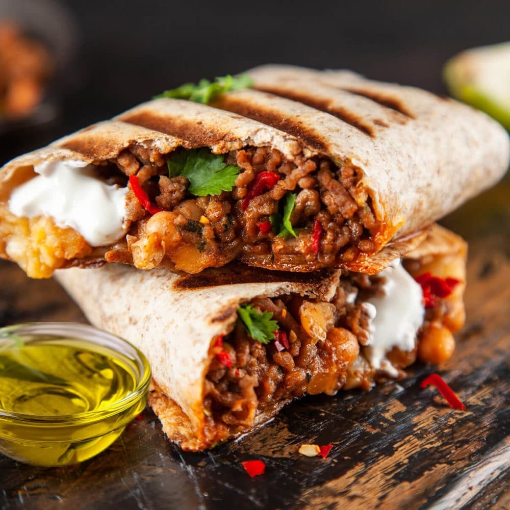 California Burrito n&oacute;ng hổi với lớp vỏ mềm, nh&acirc;n đầy đặn v&agrave; hương vị đậm đ&agrave;