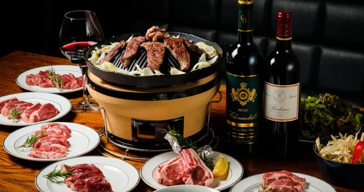 Thịt cừu nướng Jingisukan lấy cảm hứng từ món ăn truyền thống Mông Cổ và được chế biến theo khẩu vị độc đáo của Sapporo