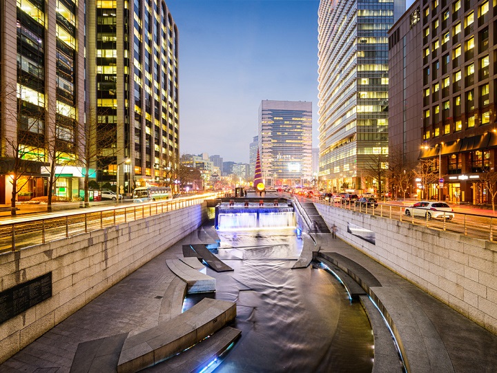 Suối Cheonggyecheon - D&ograve;ng suối xanh m&aacute;t giữa l&ograve;ng Seoul