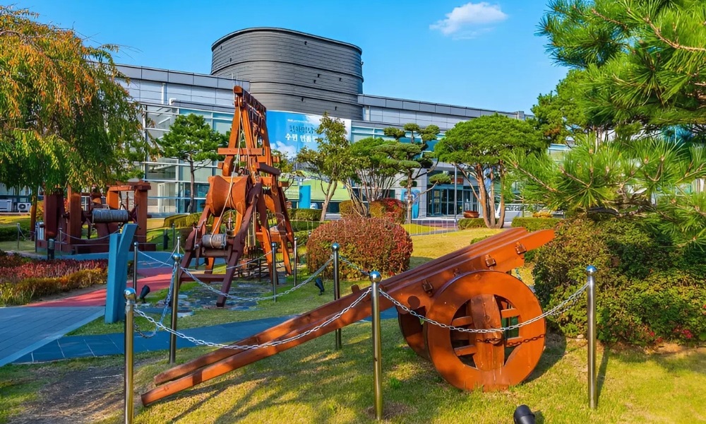 Bảo tàng Suwon Hwaseong giới thiệu lịch sử và kiến trúc của pháo đài Hwaseong