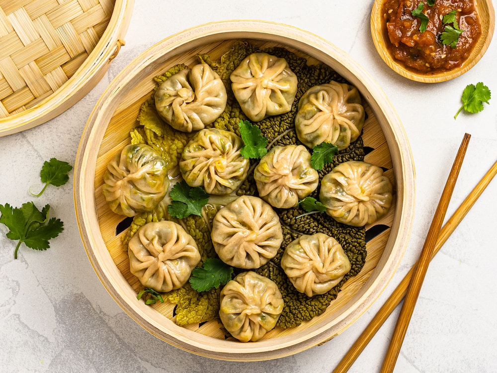 Momos l&agrave; b&aacute;nh bao c&oacute; nh&acirc;n đa dạng, ph&ugrave; hợp với khẩu vị nhiều người