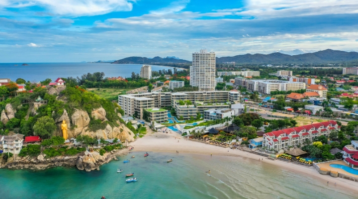 Bãi biển Hua Hin với vẻ đẹp yên bình và làn nước trong xanh