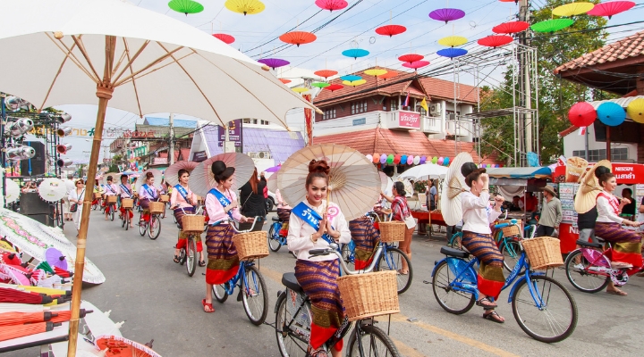 Lễ hội Ô Bosang tại Chiang Mai với sắc màu rực rỡ từ những chiếc ô thủ công