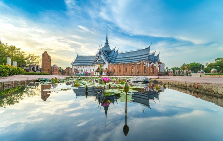 Muang Boran tái hiện công trình kiến trúc lịch sử Thái Lan, giúp du khách khám phá văn hóa và lịch sử đất nước ngay tại một địa điểm