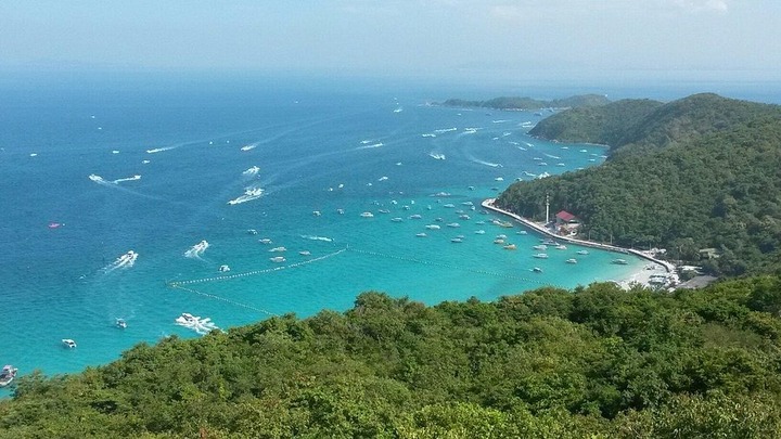 Koh Larn với những bãi biển cát trắng mịn màng và làn nước trong xanh