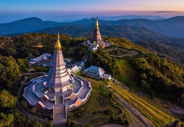 Với độ cao lớn, Vườn Quốc gia Doi Inthanon là nơi tuyệt vời để ngắm mây trôi, sương mù và ánh sáng buổi sáng huyền bí