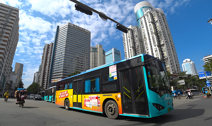 Xe buýt là phương tiện di chuyển giá rẻ khi đi du lịch Thâm Quyến