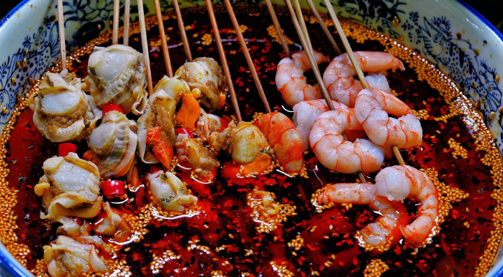 Ngoài cảnh sắc thiên nhiên, các món đặc sản vùng Thanh Đảo cũng là điểm nổi bật níu chân du khách gần xa