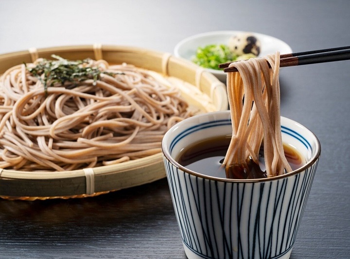 Soba cũng là một món mì truyền thống Nhật Bản được làm từ bột kiều mạch, thanh đạm và giàu dinh dưỡng