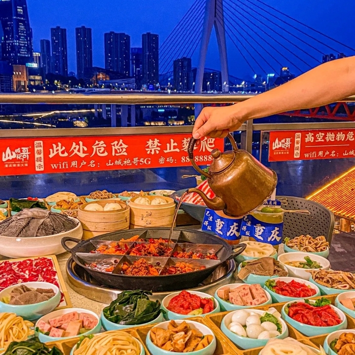Bùng nổ vị giác với món lẩu cay nồng Trùng Khánh