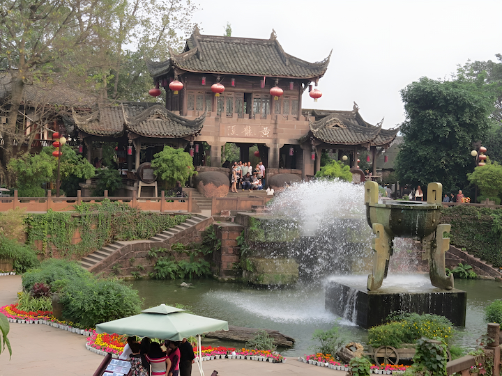 Chiêm ngưỡng những ngôi nhà mang đậm lối kiến trúc truyền thống Trung Quốc tại cổ trấn Hoàng Long Khê