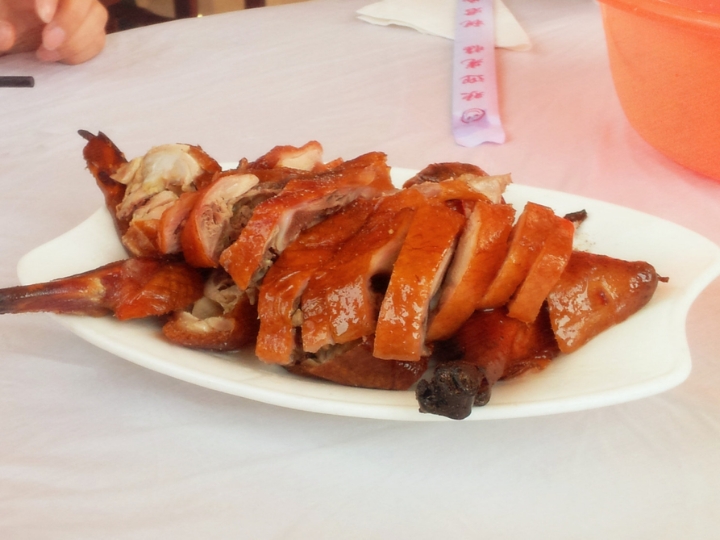 Vịt quay Nghi Lương với da gi&ograve;n rụm, thơm phức