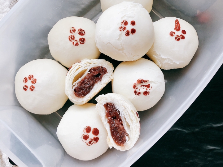 B&aacute;nh hoa hồng V&acirc;n Nam với lớp vỏ mềm mịn, tỏa hương thơm dễ chịu
