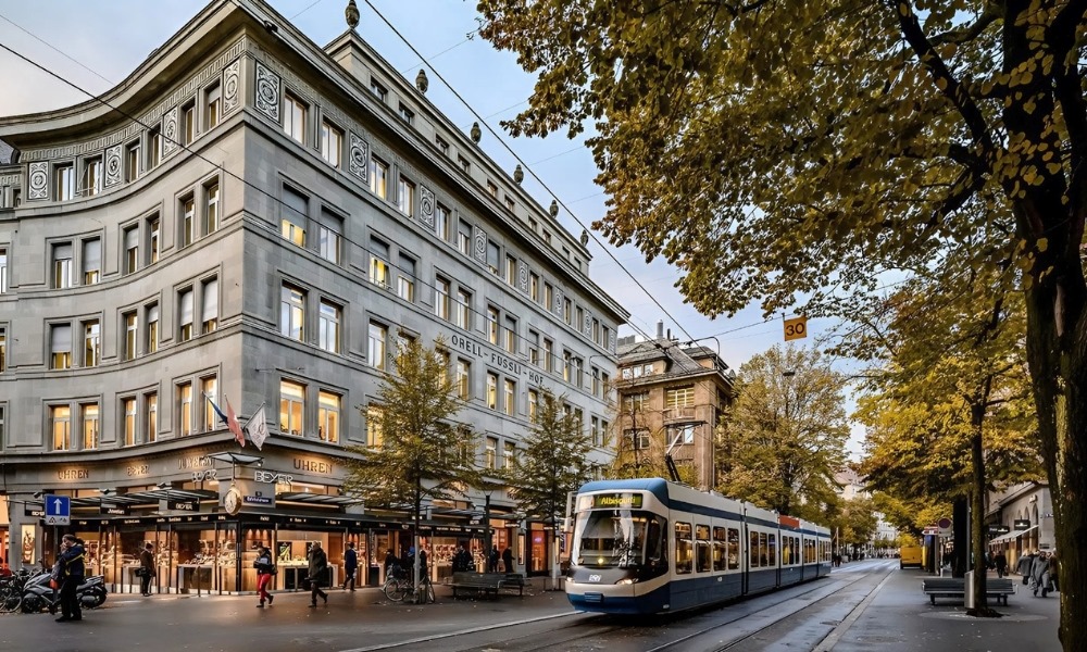 Bahnhofstrasse l&agrave; phố mua sắm quy tụ nhiều thương hiệu nổi tiếng