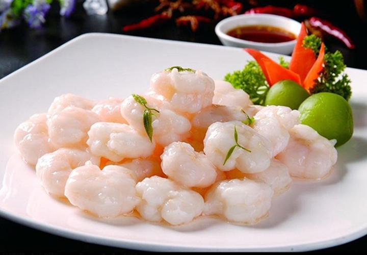 Tôm tươi ngon kết hợp cùng hương thơm trứ danh của trà Long Tỉnh tạo nên món ăn kích thích mọi giác quan