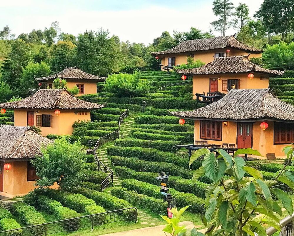 Khung cảnh Ban Rak Thai chìm trong sương mù buổi sớm – một đặc trưng khiến du khách say lòng mỗi khi đông về