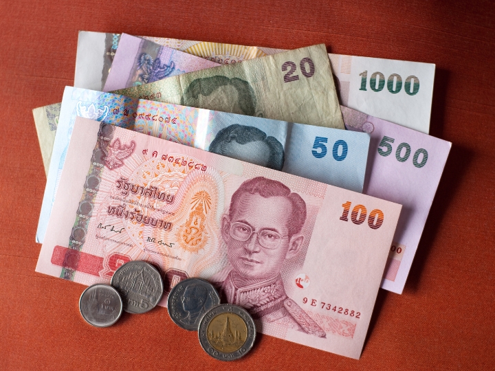 Chuẩn bị sẵn tiền Baht sẽ giúp chuyến mua sắm của bạn tại Thái Lan trở nên dễ dàng và thuận tiện hơn