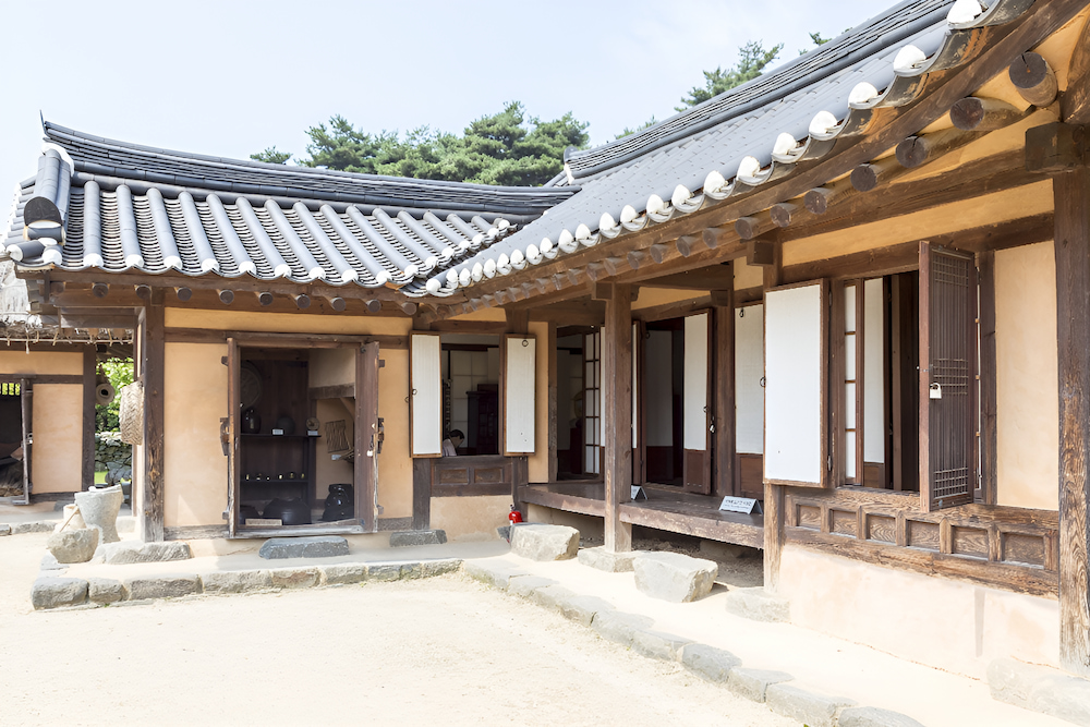 Làng cổ dân gian Oeam thu hút du khách bởi lối kiến trúc nhà Hanok mái ngói độc đáo