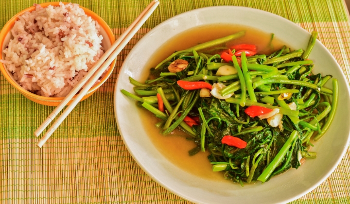 Món rau muống xào bình dân nhưng rất được yêu thích