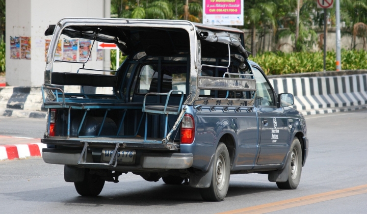 Songthaew là một phương tiện công cộng phổ biến ở Thái Lan Pattaya