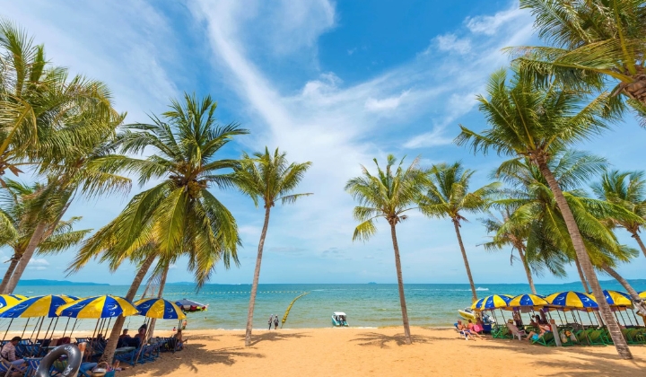 Bãi biển Jomtien yên bình, lý tưởng để thư giãn và tắm nắng