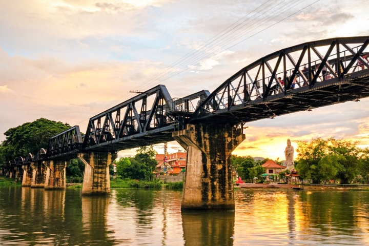 Cây cầu bắc qua sông Kwai – biểu tượng lịch sử của Kanchanaburi