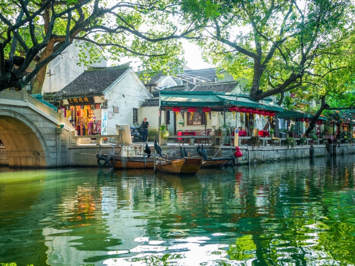 Cảnh vật náo nhiệt về đêm tại Đồng Lý Cổ Trấn