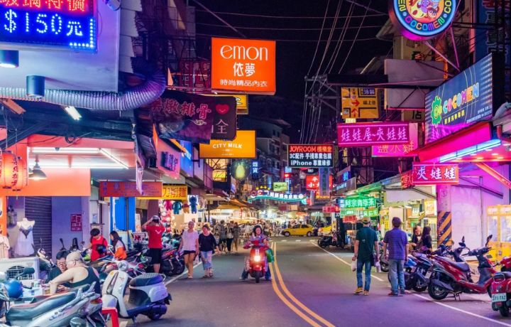 Chợ đ&ecirc;m Feng Chia nhộn nhịp về đ&ecirc;m