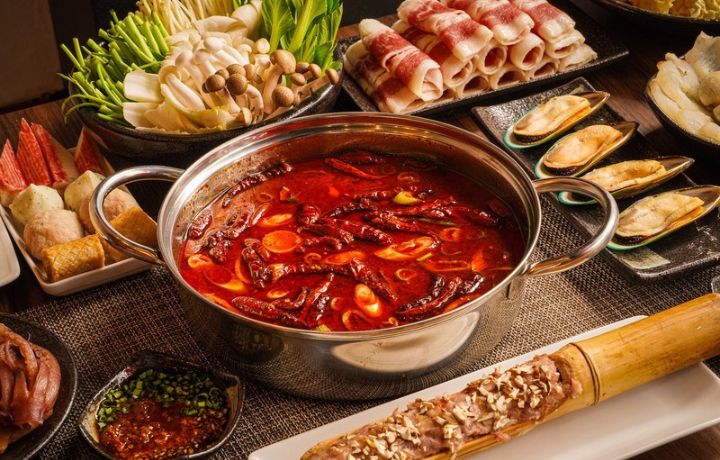 T&ocirc; m&igrave; b&ograve; hầm đậm đ&agrave; v&ocirc; c&ugrave;ng hấp dẫn