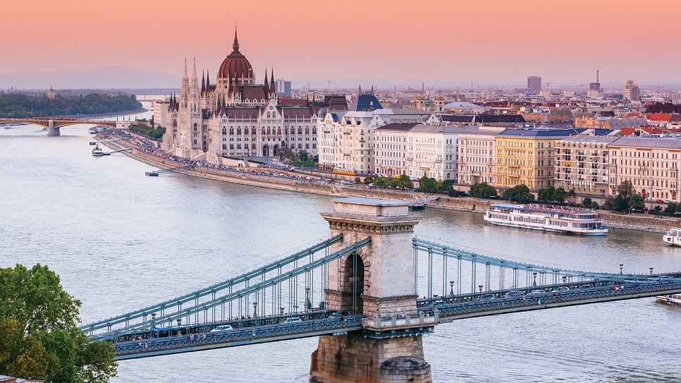 Du thuyền tr&ecirc;n s&ocirc;ng Danube