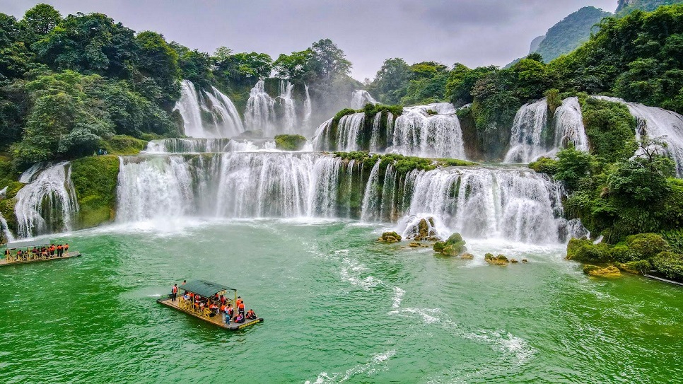 Th&aacute;c Bản Giốc