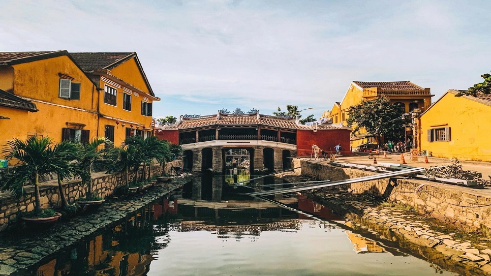 Ch&ugrave;a Cầu