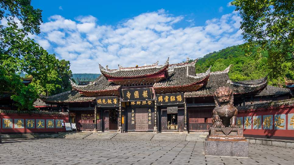 Ch&ugrave;a B&aacute;o Quốc Tự 