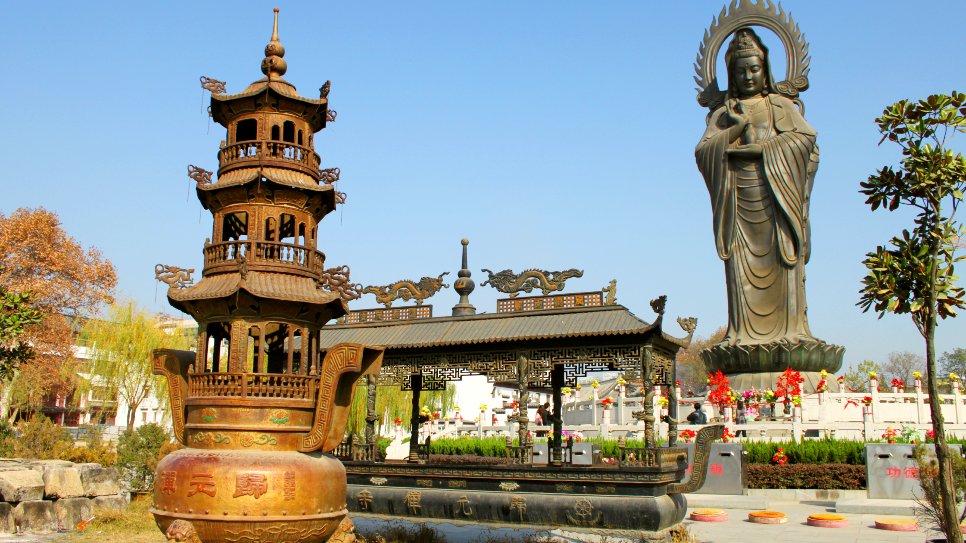 Ch&ugrave;a Quy Nguy&ecirc;n 