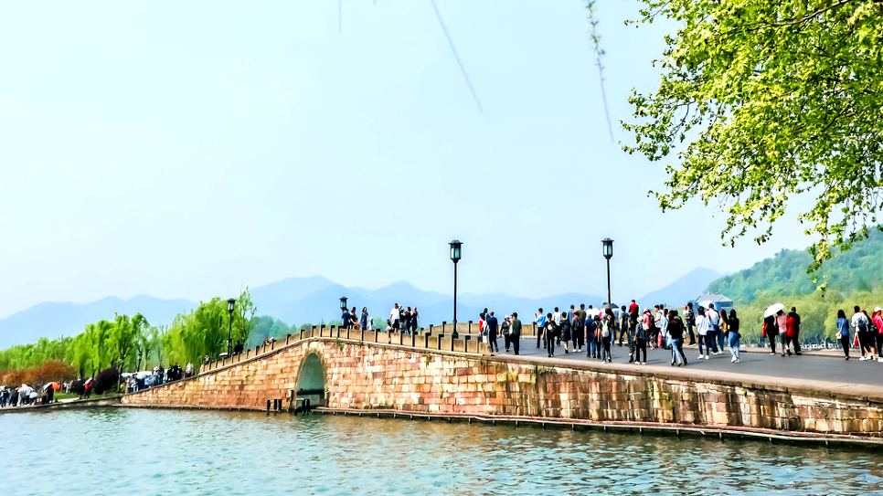 Ngắm Cầu Đoạn