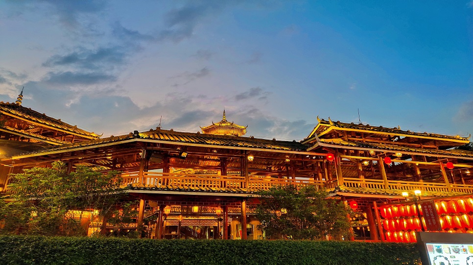 Đại Quan Vi&ecirc;n Lưu Tam Tỷ lung linh trong &aacute;nh đ&egrave;n