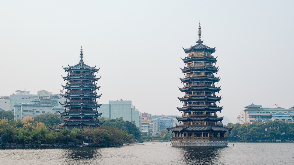 Nhật Nguyệt Song Th&aacute;p