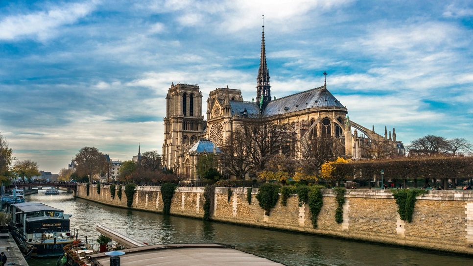 Nh&agrave; thờ Đức B&agrave; Paris