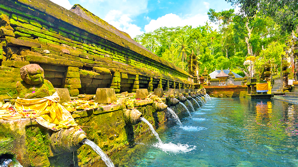 Đền suối thi&ecirc;ng Tirta Empul