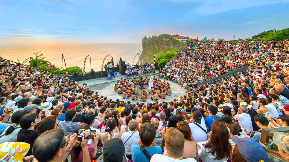 M&uacute;a Kecak (Chi ph&iacute; qu&yacute; kh&aacute;ch tự t&uacute;c)