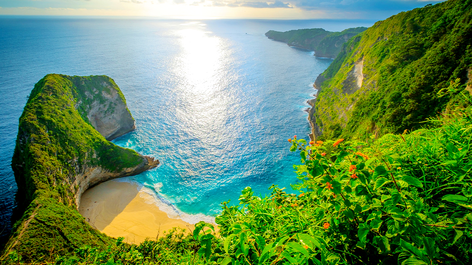 Sống lưng khủng long Bali tại biển Kelingking