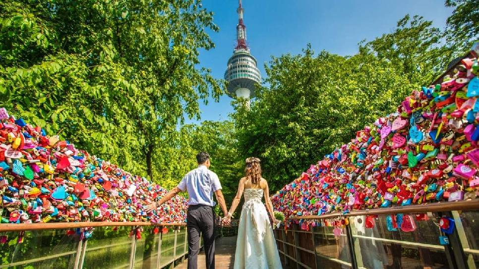 Th&aacute;p Namsan