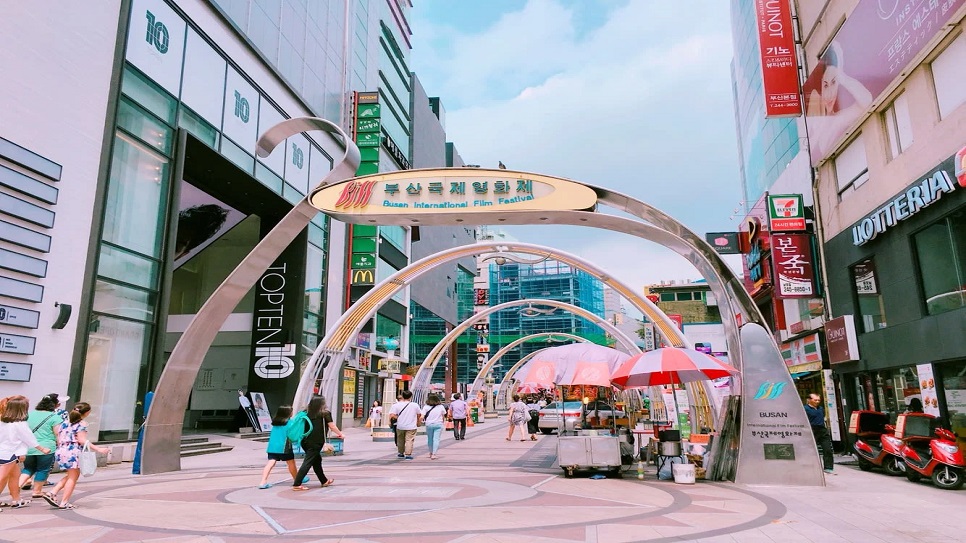 Khu phố đi bộ BIFF Square