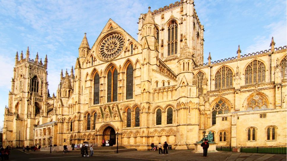 Nh&agrave; thờ lớn York Minster