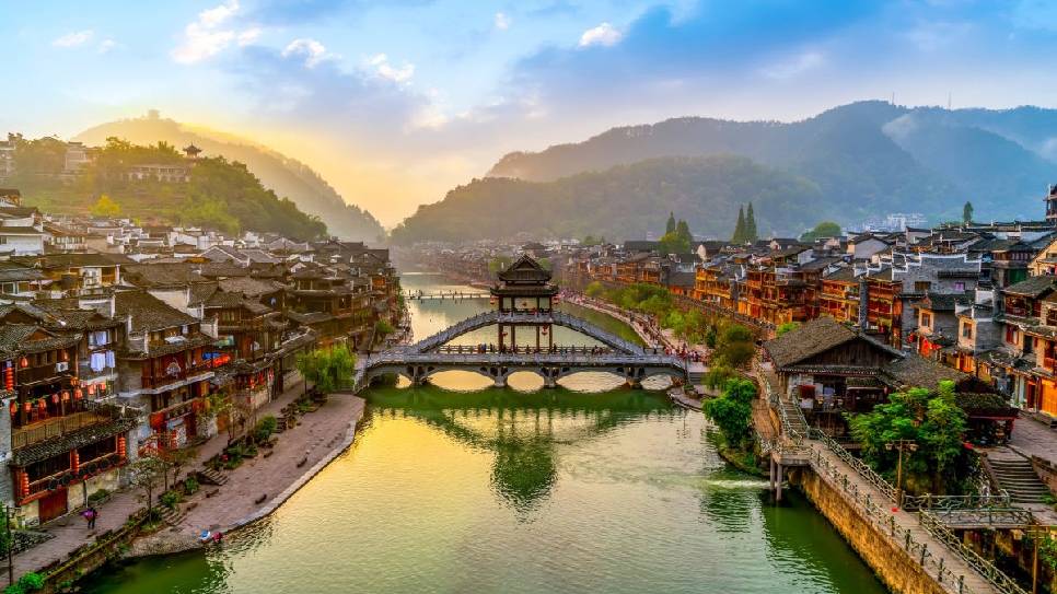 Phượng Ho&agrave;ng Cổ Trấn