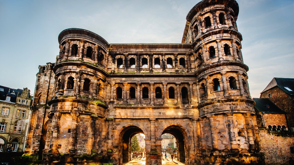 Cổng thành đen Porta Nigra