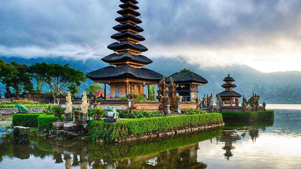 Kiến trúc của Ulun Danu là sự giao thoa giữa đạo Phật với Hindu giáo
