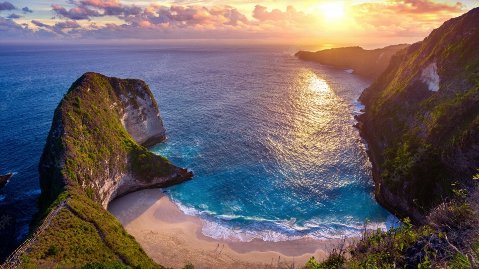 Sống lưng khủng long Bali tại biểng Kelingking