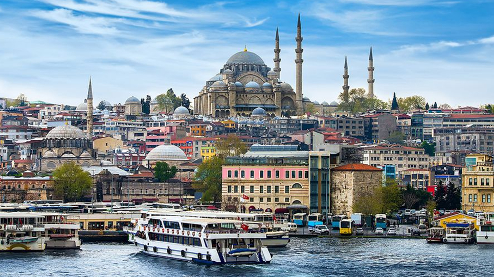 Du ngoạn bằng thuyền tr&ecirc;n eo biển Bosphorus